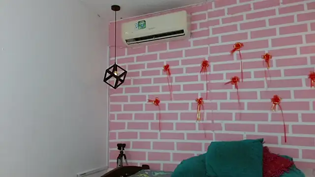 Snapshot of emy_0 chatting on 02/27/25, 08:09 emy 0 online show from 02/27/25, 08:09