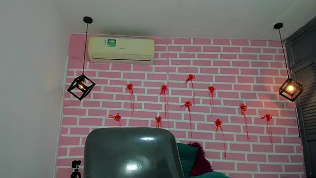 Snapshot of emy_0 chatting on 03/06/25, 11:42 emy 0 online show from 03/06/25, 11:42