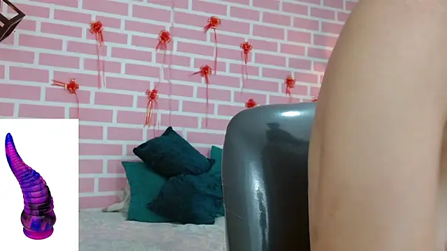 Snapshot of emy_0 chatting on 03/12/25, 08:31 emy 0 online show from 03/12/25, 08:31