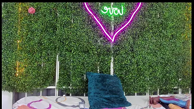 Snapshot of emy_0 chatting on 03/14/25, 08:10 emy 0 online show from 03/14/25, 08:10