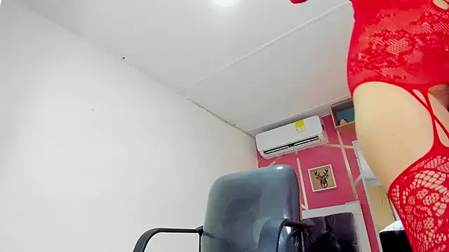 Snapshot of emy_0 chatting on 03/20/25, 09:59 emy 0 online show from 03/20/25, 09:59