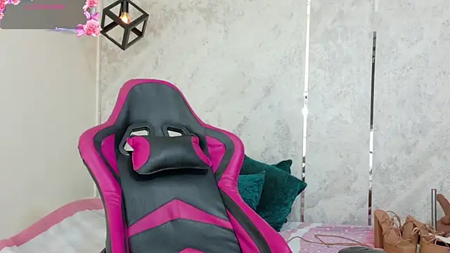 emy 0 online show from 04/04/26, 02:25