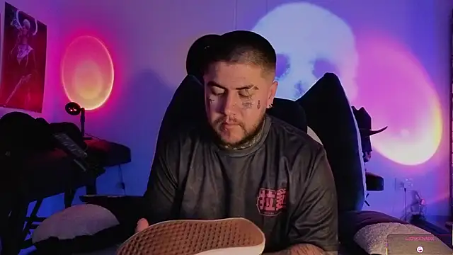 Ash gusbig online show from 01/18/26, 03:54