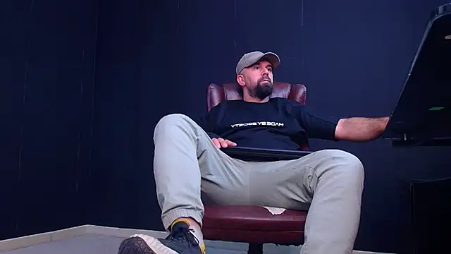 Snapshot of JackEthann chatting on 10/03/25, 04:53 JackEthann online show from 10/03/25, 04:53