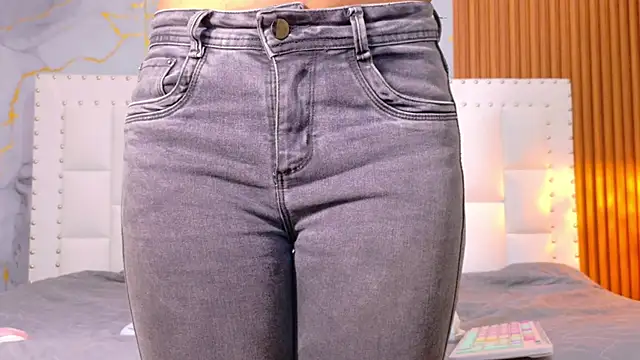 Snapshot of indianschoolgirl chatting on 09/16/25, 07:48 indianschoolgirl online show from 09/16/25, 07:48