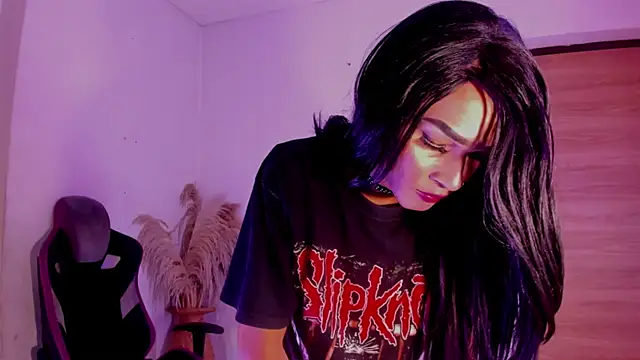 carolinemiller7 online show from 12/02/25, 08:30