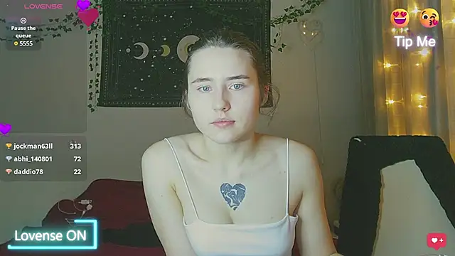 Snapshot of Aurora_workerr chatting on 12/25/24, 05:26 Aurora workerr online show from 12/25/24, 05:26