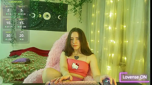 Snapshot of Aurora_workerr chatting on 12/17/25, 12:22 Aurora workerr online show from 12/17/25, 12:22