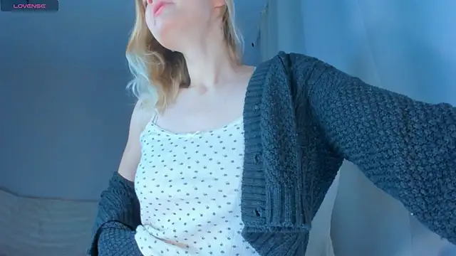 Snapshot of JennyWoody chatting on 12/16/25, 02:16 JennyWoody online show from 12/16/25, 02:16