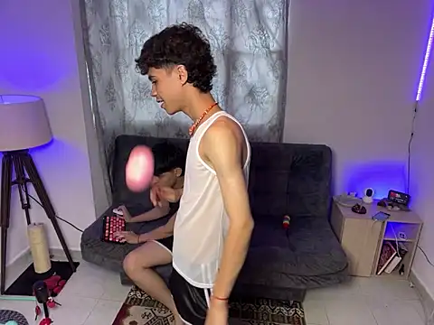 MyLatinHotBoys online show from 03/06/25, 08:27