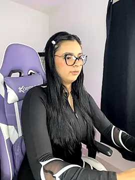 Snapshot of Madyson_Hot chatting on 11/15/25, 01:07 Madyson Hot online show from 11/15/25, 01:07