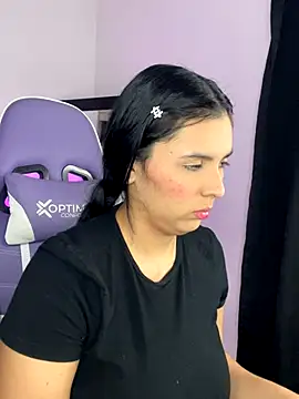 Snapshot of Madyson_Hot chatting on 11/21/25, 12:37 Madyson Hot online show from 11/21/25, 12:37