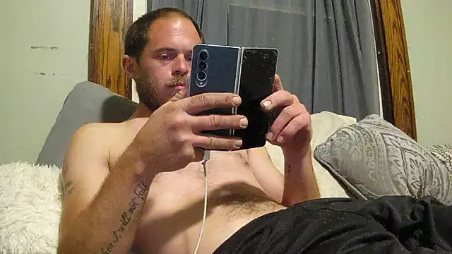 Snapshot of Bigoleslong98765 chatting on 10/15/25, 06:13 Bigoleslong98765 online show from 10/15/25, 06:13