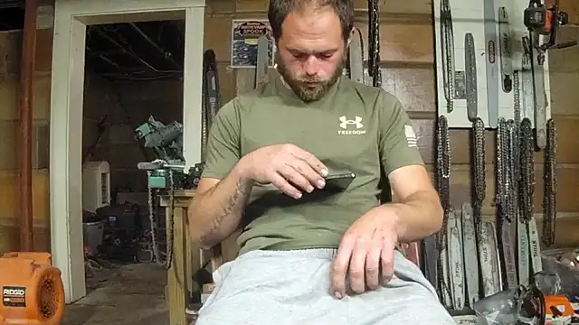 Snapshot of Bigoleslong98765 chatting on 10/23/25, 04:12 Bigoleslong98765 online show from 10/23/25, 04:12