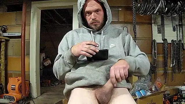 Snapshot of Bigoleslong98765 chatting on 11/18/25, 04:44 Bigoleslong98765 online show from 11/18/25, 04:44