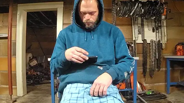 Snapshot of Bigoleslong98765 chatting on 11/28/25, 04:37 Bigoleslong98765 online show from 11/28/25, 04:37