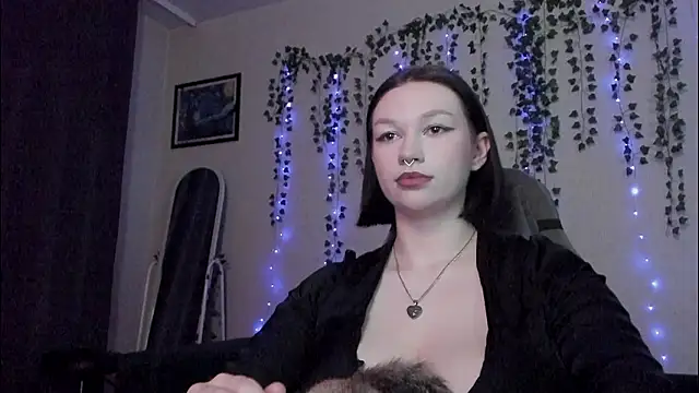 Snapshot of Emmy_m00n chatting on 12/02/24, 12:51 Emmy m00n online show from 12/02/24, 12:51