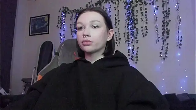 Snapshot of Emmy_m00n chatting on 12/03/24, 09:44 Emmy m00n online show from 12/03/24, 09:44