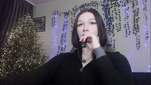 Snapshot of Emmy_m00n chatting on 12/12/24, 09:51 Emmy m00n online show from 12/12/24, 09:51