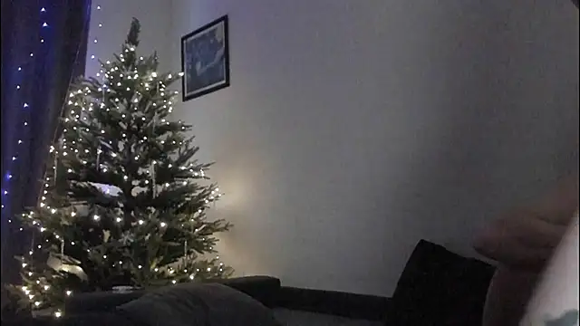 Snapshot of Emmy_m00n chatting on 12/27/24, 04:26 Emmy m00n online show from 12/27/24, 04:26