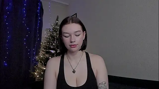 Snapshot of Emmy_m00n chatting on 01/02/25, 02:11 Emmy m00n online show from 01/02/25, 02:11