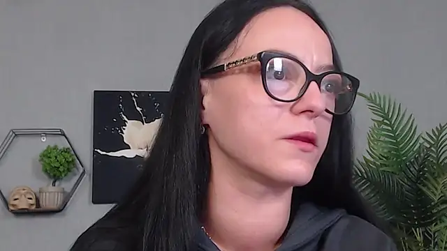 IzabelllNoir online show from 05/13/26, 05:49