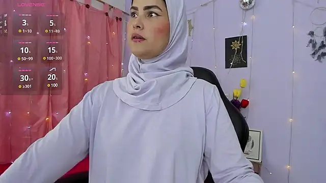 Snapshot of AishaAmin_ chatting on 01/23/25, 12:09 AishaAmin  online show from 01/23/25, 12:09