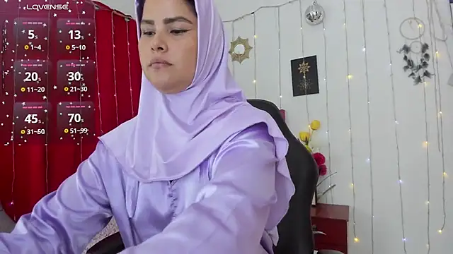 Snapshot of AishaAmin_ chatting on 10/17/25, 12:19 AishaAmin  online show from 10/17/25, 12:19