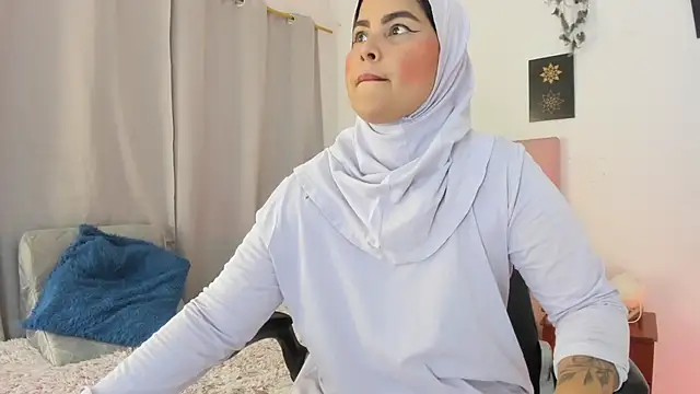 AishaAmin  online show from 07/07/26, 12:09