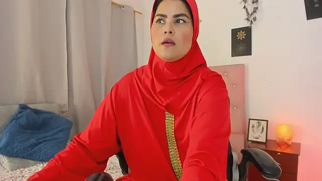 AishaAmin  online show from 07/08/26, 12:31