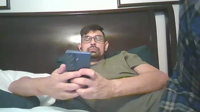 Snapshot of spence204011 chatting on 04/11/26, 01:54 spence204011 online show from 04/11/26, 01:54