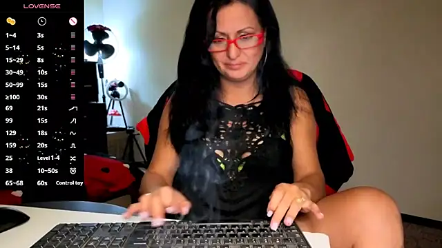 YourDreamLoverr online show from 10/25/25, 10:37