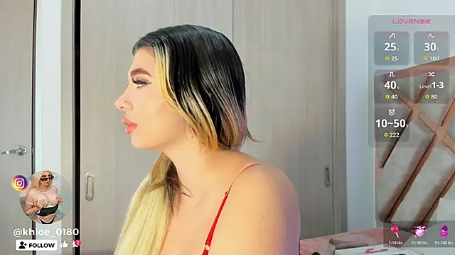 Snapshot of khloe__018 chatting on 11/21/25, 11:20 khloe 018 online show from 11/21/25, 11:20