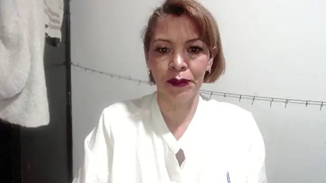 Snapshot of electra-mommy chatting on 06/20/26, 11:13 electra-mommy online show from 06/20/26, 11:13