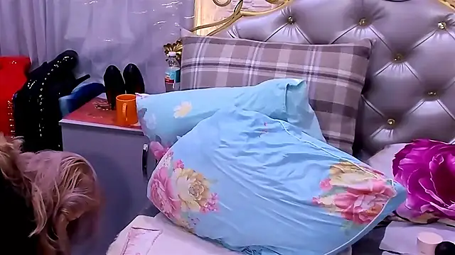 Snapshot of Hornystepmom29 chatting on 10/08/25, 04:10 Hornystepmom29 online show from 10/08/25, 04:10