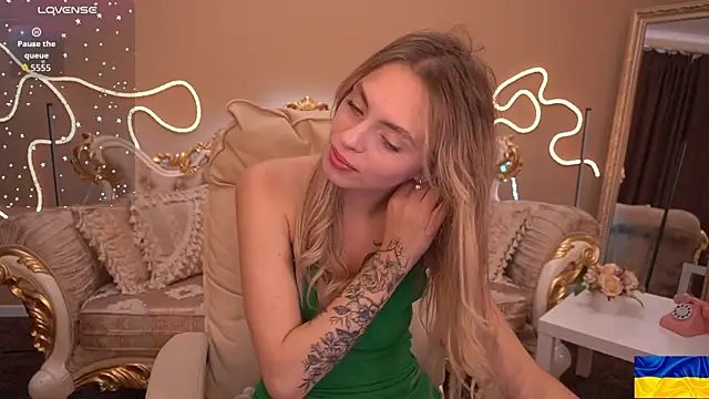 ChloeBrightt online show from 10/03/25, 08:17