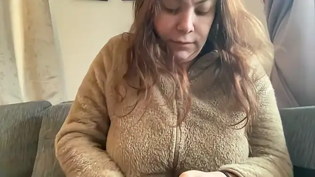 Snapshot of cumwithmee3 chatting on 02/13/25, 12:00 cumwithmee3 online show from 02/13/25, 12:00