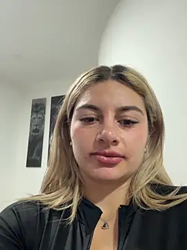 Snapshot of AtheneaRossi chatting on 02/17/26, 12:07 AtheneaRossi online show from 02/17/26, 12:07