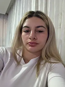 Snapshot of AtheneaRossi chatting on 02/18/26, 11:44 AtheneaRossi online show from 02/18/26, 11:44