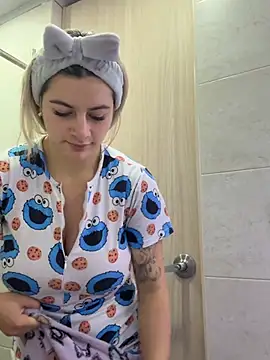 Snapshot of AtheneaRossi chatting on 02/25/26, 12:04 AtheneaRossi online show from 02/25/26, 12:04