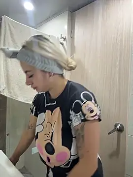 Snapshot of AtheneaRossi chatting on 03/10/26, 10:42 AtheneaRossi online show from 03/10/26, 10:42