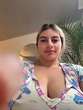 Snapshot of AtheneaRossi chatting on 04/08/26, 11:32 AtheneaRossi online show from 04/08/26, 11:32