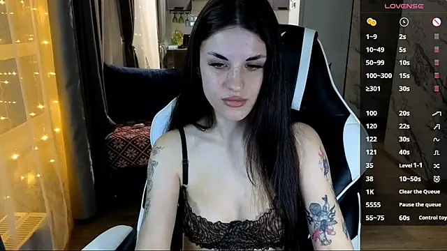 Mary   Moore online show from 11/14/25, 06:17