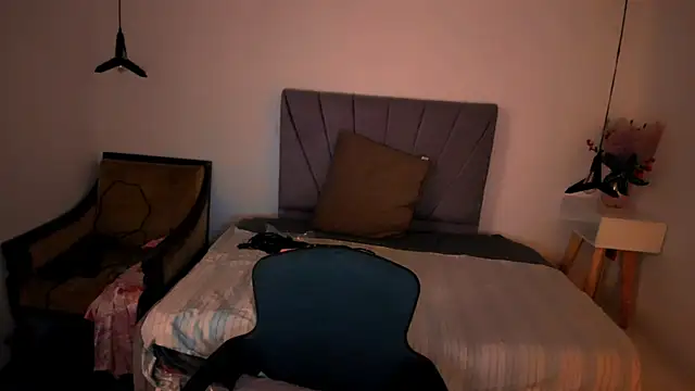 ScarletHoot  online show from 05/27/26, 05:32