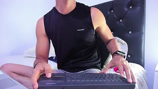 Snapshot of Sebastian-Dash chatting on 01/13/25, 11:06 Sebastian-Dash online show from 01/13/25, 11:06