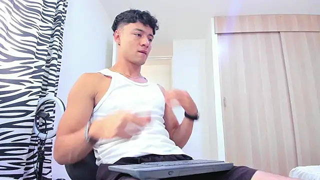 Snapshot of Sebastian-Dash chatting on 02/08/25, 07:59 Sebastian-Dash online show from 02/08/25, 07:59