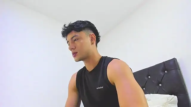 Snapshot of Sebastian-Dash chatting on 02/21/25, 01:11 Sebastian-Dash online show from 02/21/25, 01:11