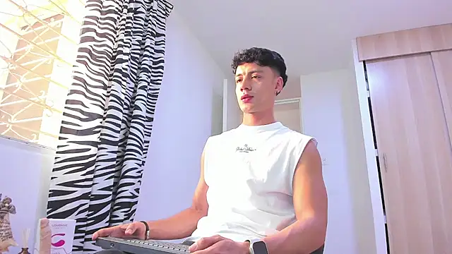 Snapshot of Sebastian-Dash chatting on 03/03/25, 10:31 Sebastian-Dash online show from 03/03/25, 10:31