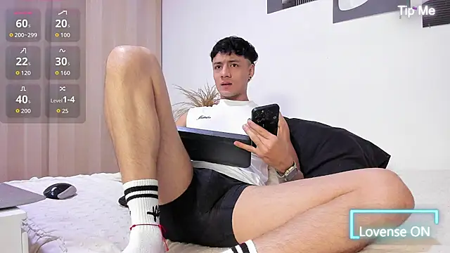 Snapshot of Sebastian-Dash chatting on 11/28/25, 09:39 Sebastian-Dash online show from 11/28/25, 09:39