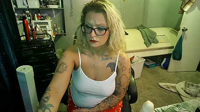 Lisalovely6981 online show from 02/21/25, 01:00